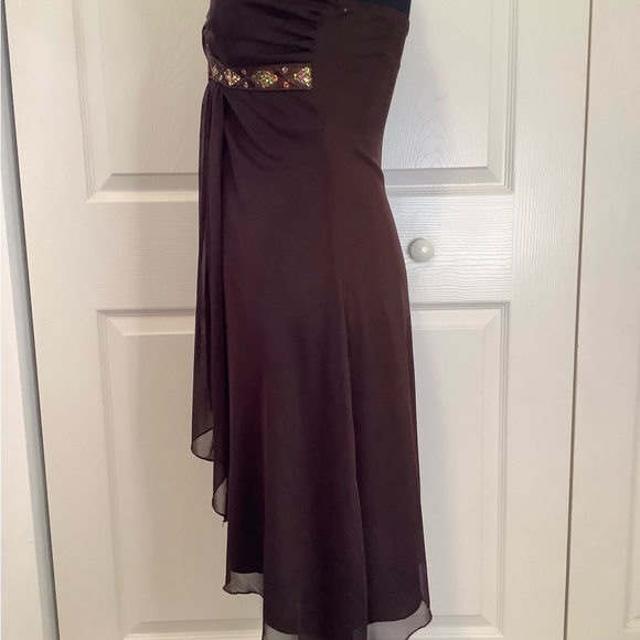 Elegant Brown Halter Dress - Picture 2 of 8